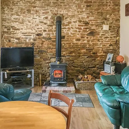 Сasa de vacaciones Stunning In Du Plessis Fougerolles-du-Plessis