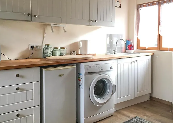 Feriehus Stunning In Du Plessis Fougerolles-du-Plessis