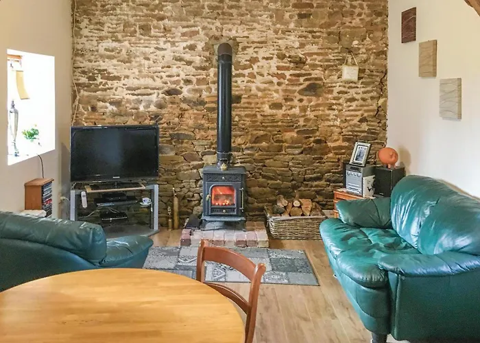 Feriehus Stunning In Du Plessis Fougerolles-du-Plessis